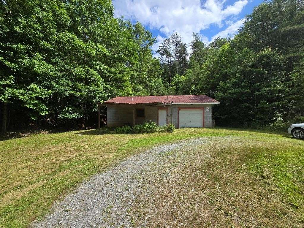 2 Acres of Residential Land with Home for Sale in Mineral Bluff, Georgia