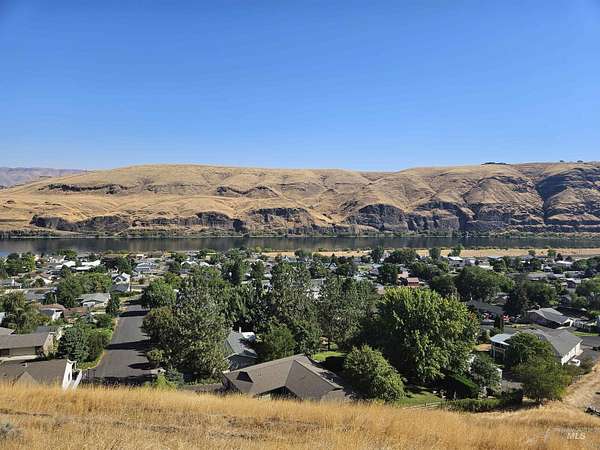 3.28 Acres of Residential Land for Sale in Asotin, Washington