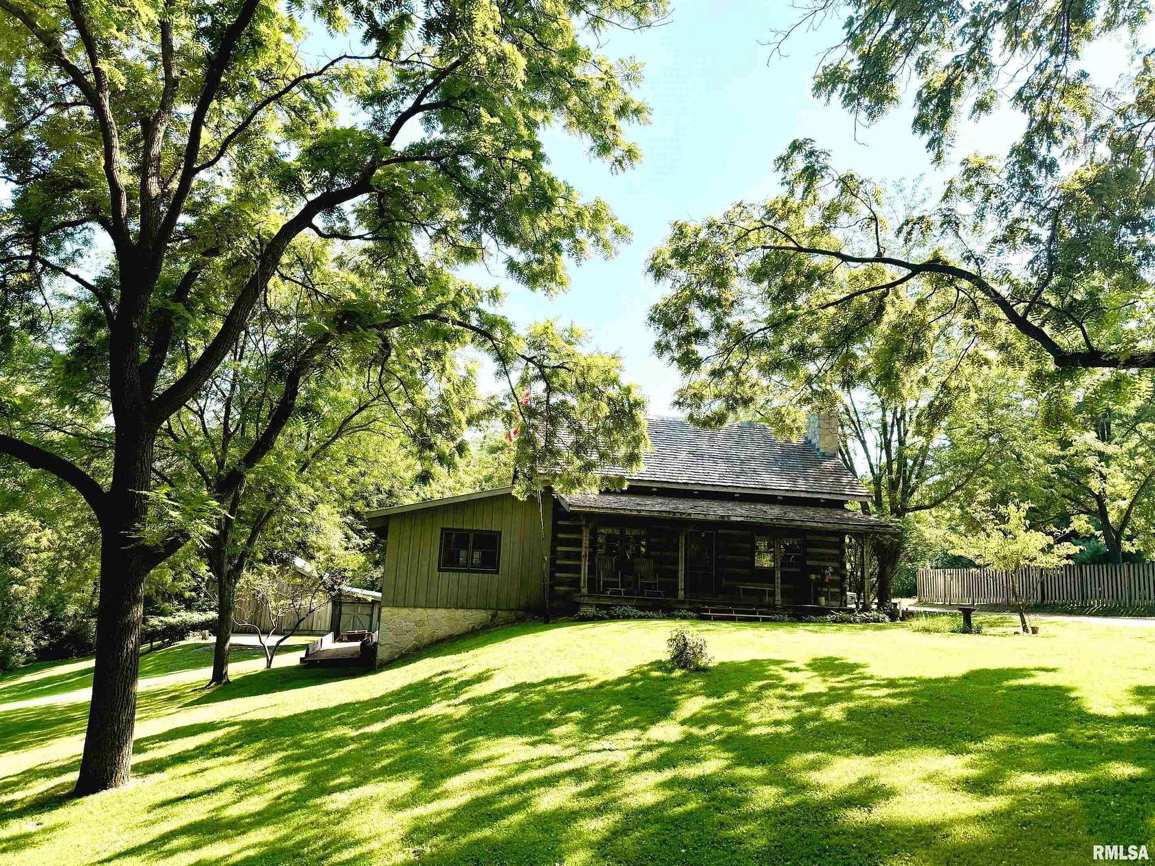 2.25 Acres of Residential Land with Home for Sale in Petersburg, Illinois