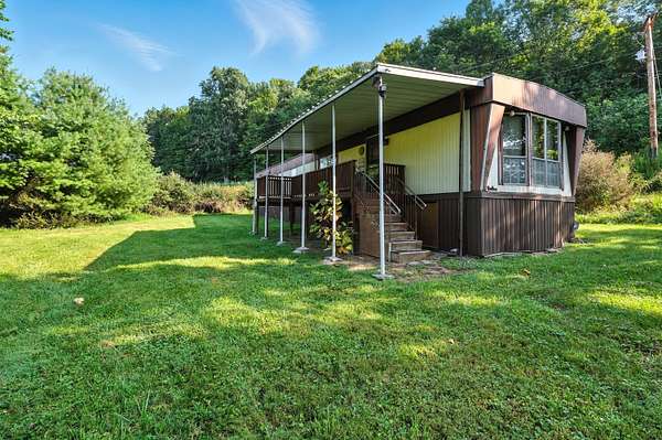 9 Acres of Residential Land with Home for Sale in Frazeysburg, Ohio