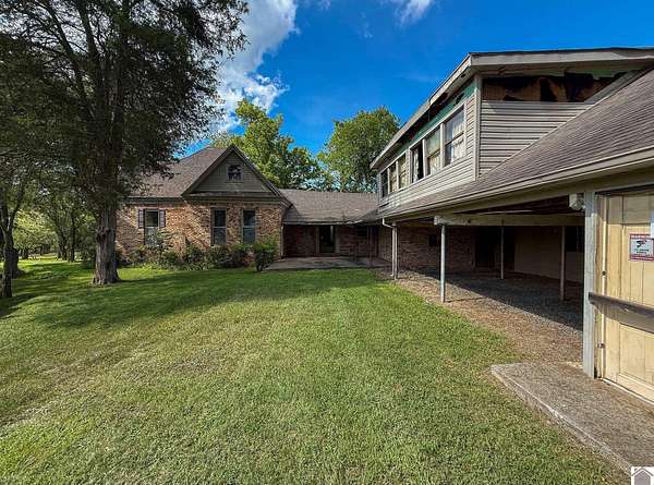 2.6 Acres of Residential Land with Home for Sale in Paducah, Kentucky