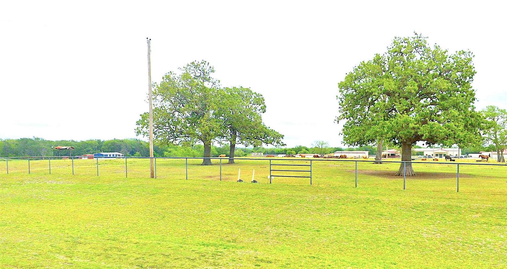 1 Acre of Mixed-Use Land for Sale in Whitesboro, Texas