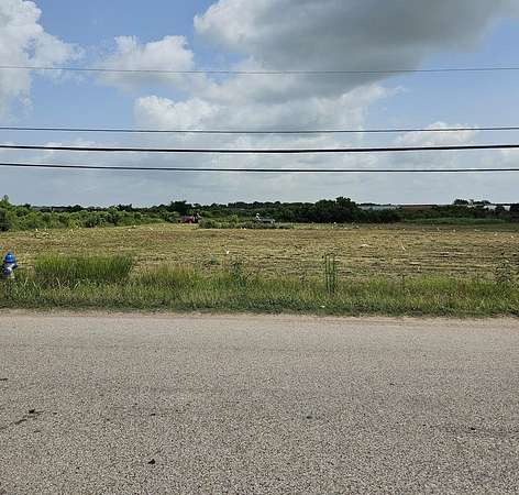 7 Acres of Commercial Land for Sale in Clute, Texas