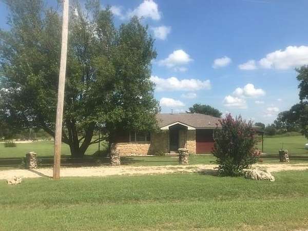 5 Acres of Residential Land with Home for Sale in Maple City, Kansas