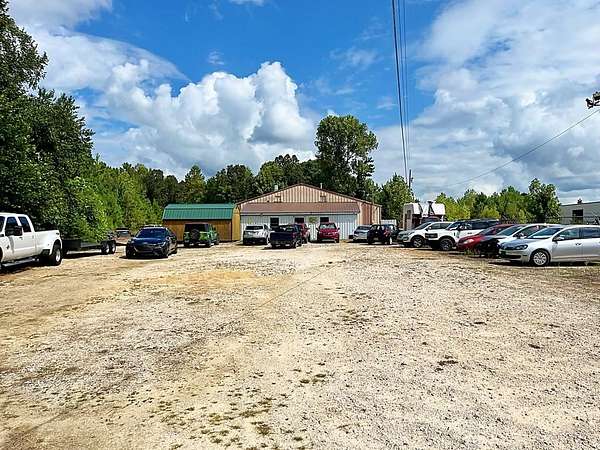 10 Acres of Improved Commercial Land for Sale in Camden, Tennessee