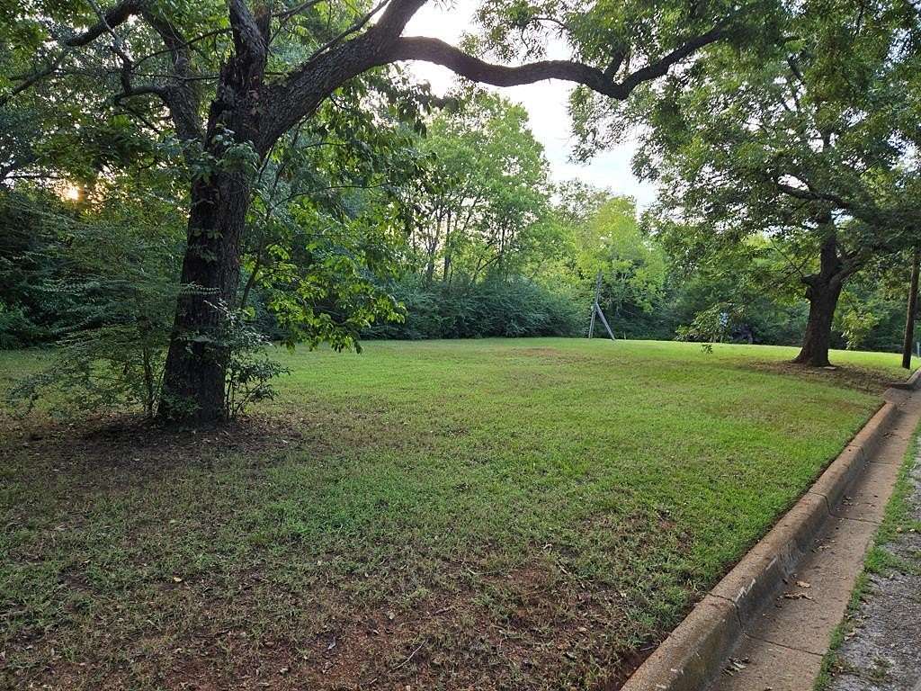 0.5 Acres of Residential Land for Sale in Palestine, Texas
