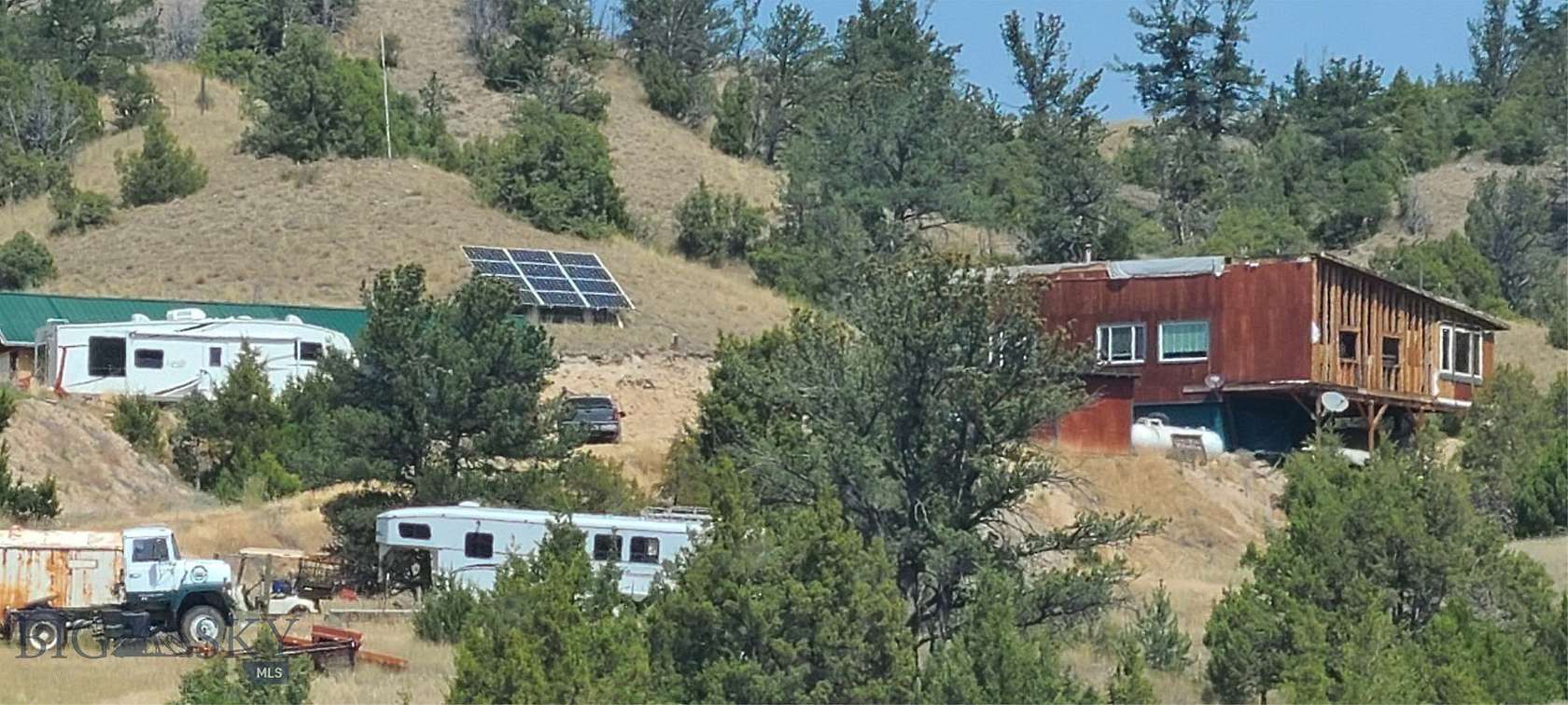 19 Acres of Land with Home for Sale in Three Forks, Montana