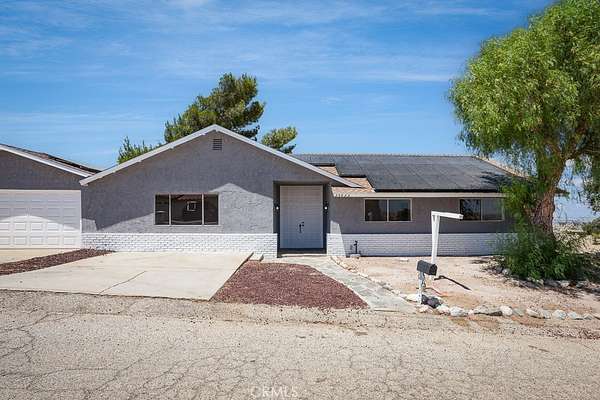 3 Acres of Residential Land with Home for Sale in Palmdale, California