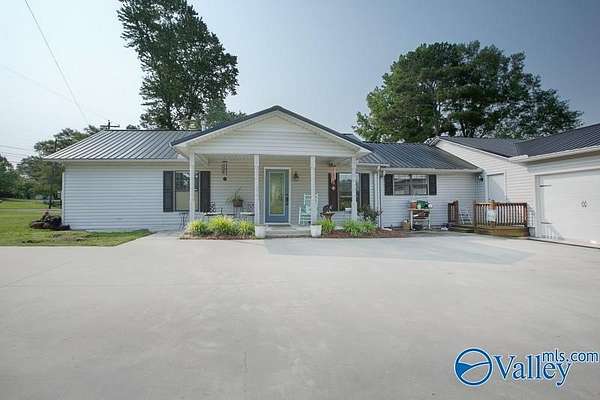 17.5 Acres of Land with Home for Sale in Boaz, Alabama