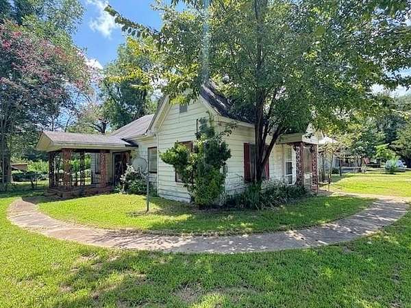 2 Acres of Residential Land with Home for Sale in Omaha, Texas