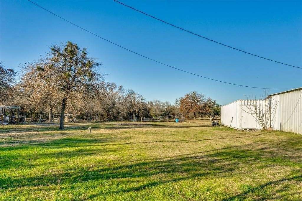 8 Acres of Land for Sale in Boyd, Texas