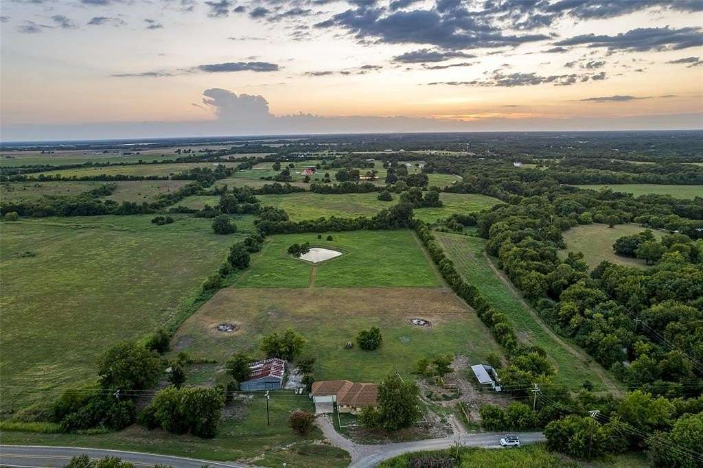 32 Acres of Agricultural Land for Sale in Leonard, Texas