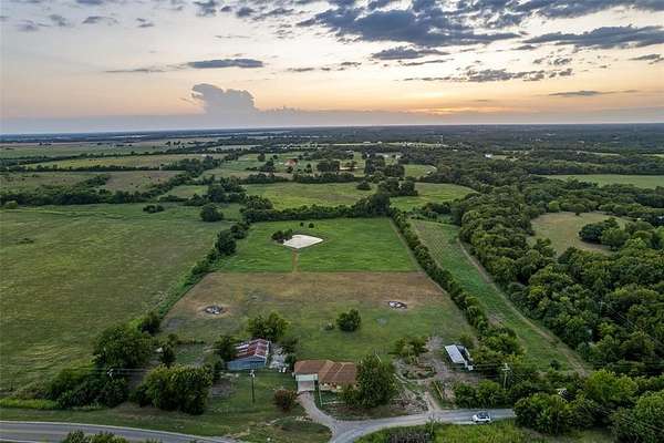 32 Acres of Agricultural Land for Sale in Leonard, Texas