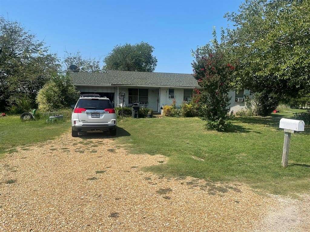 3.14 Acres of Residential Land with Home for Sale in Italy, Texas