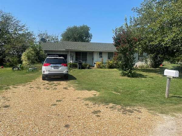 3.14 Acres of Residential Land with Home for Sale in Italy, Texas