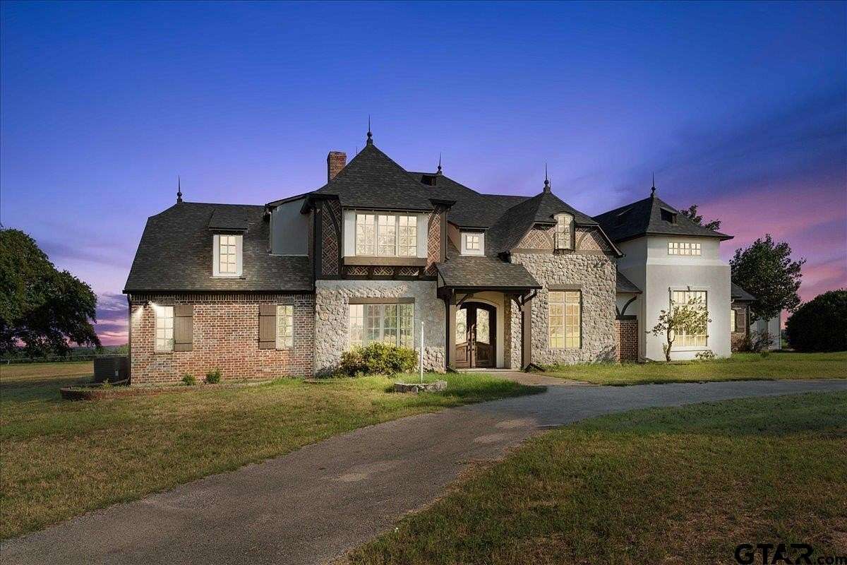 238 Acres of Agricultural Land with Home for Sale in Tyler, Texas