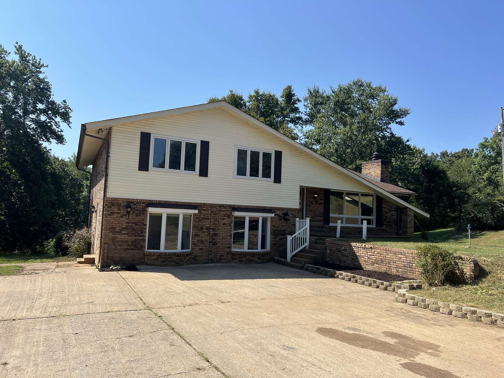 3.33 Acres of Residential Land with Home for Sale in Clarksville, Tennessee