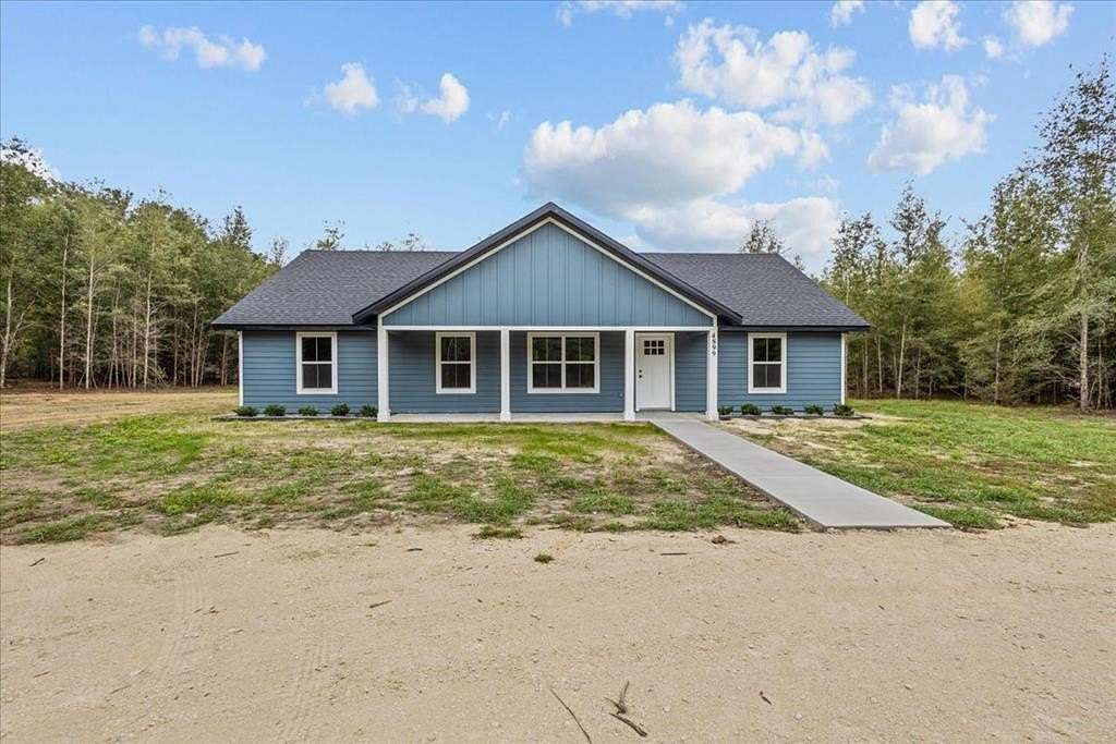 5 Acres of Residential Land with Home for Sale in Bell, Florida