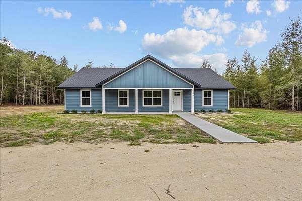 5 Acres of Residential Land with Home for Sale in Bell, Florida