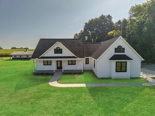 8.17 Acres of Residential Land with Home for Sale in Leesburg, Ohio