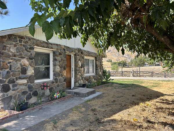 2 Acres of Residential Land with Home for Sale in Lindsay, California