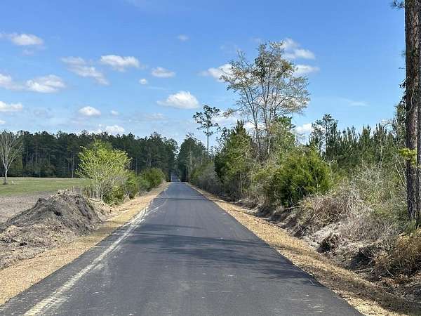 143 Acres of Recreational Land for Sale in Caryville, Florida