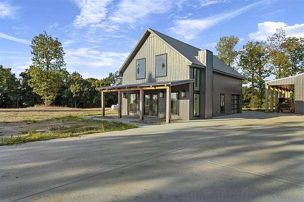 562 Acres of Land with Home for Sale in Bowling Green, Kentucky