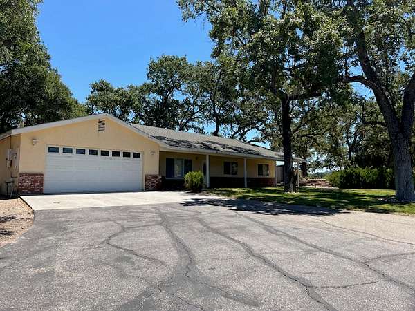 3.12 Acres of Residential Land with Home for Lease in Atascadero, California