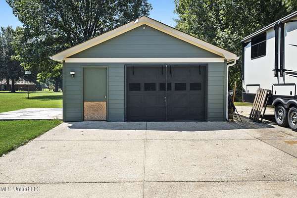 1.54 Acres of Residential Land with Home for Sale in Olive Branch, Mississippi