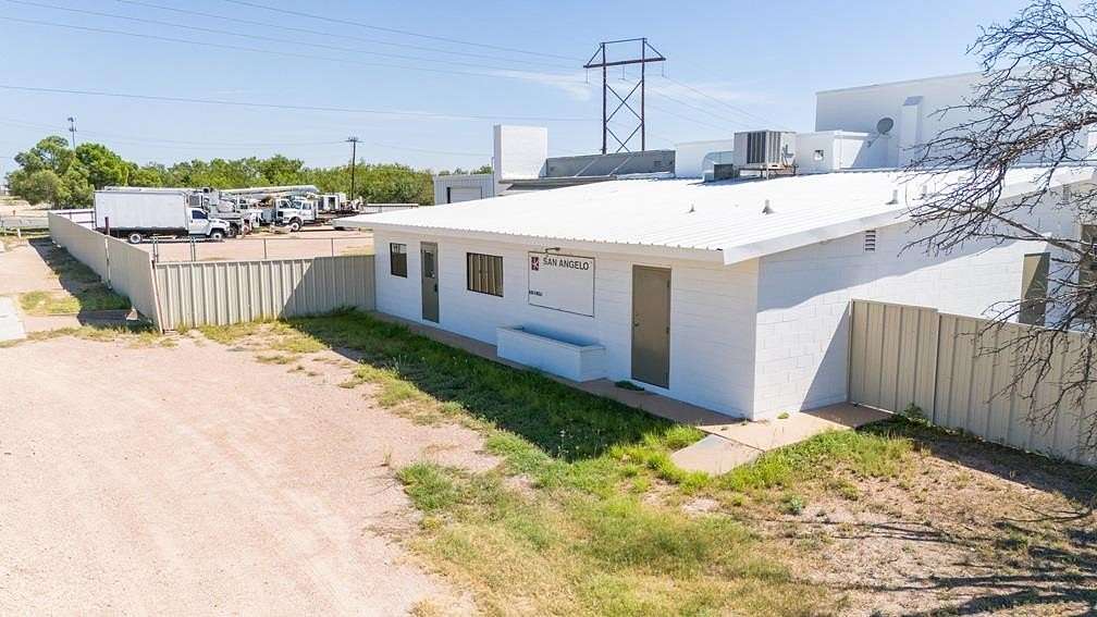 2.1 Acres of Improved Commercial Land for Sale in San Angelo, Texas