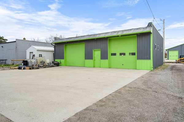 0.15 Acres of Improved Commercial Land for Sale in Waterloo, Iowa