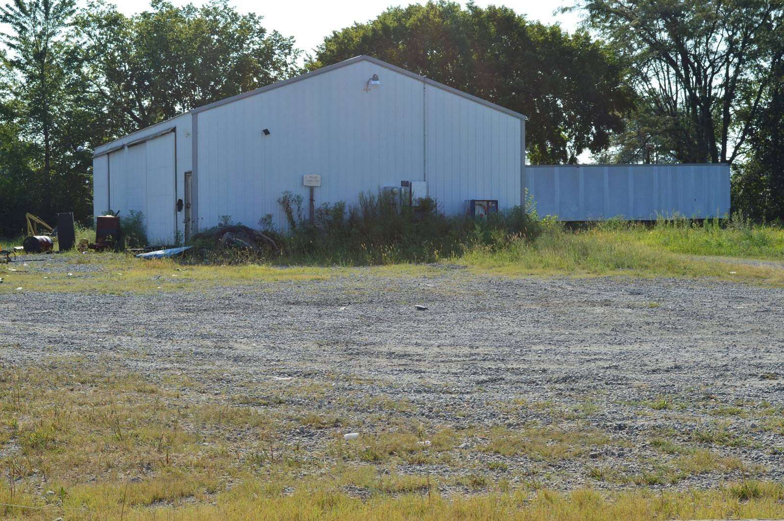 2 Acres of Mixed-Use Land for Sale in Fairfield, Illinois