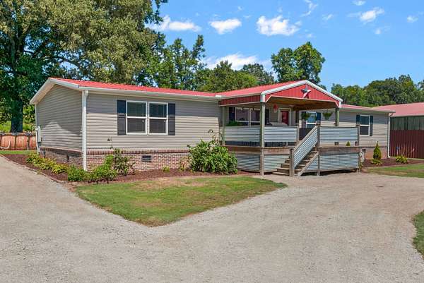 6.29 Acres of Residential Land with Home for Sale in Fayetteville, Tennessee