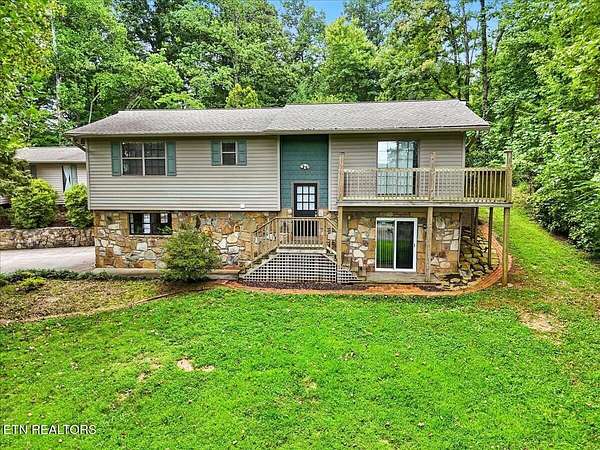 1.63 Acres of Residential Land with Home for Sale in Louisville, Tennessee