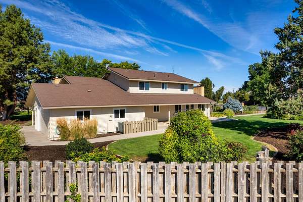 35.5 Acres of Land with Home for Sale in Madras, Oregon