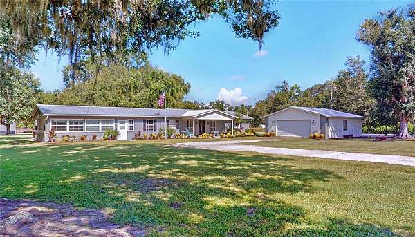 2.5 Acres of Residential Land with Home for Sale in Wauchula, Florida