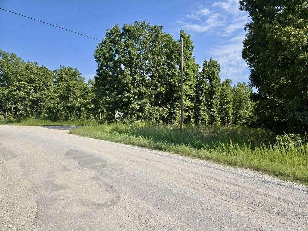 9.65 Acres of Residential Land for Sale in Tunas, Missouri