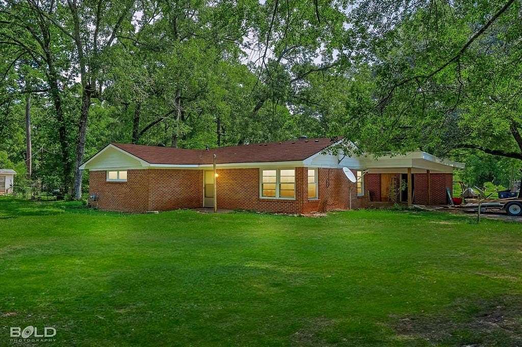 1 Acre of Residential Land with Home for Sale in Coushatta, Louisiana