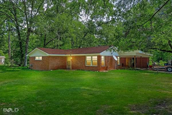 1 Acre of Residential Land with Home for Sale in Coushatta, Louisiana