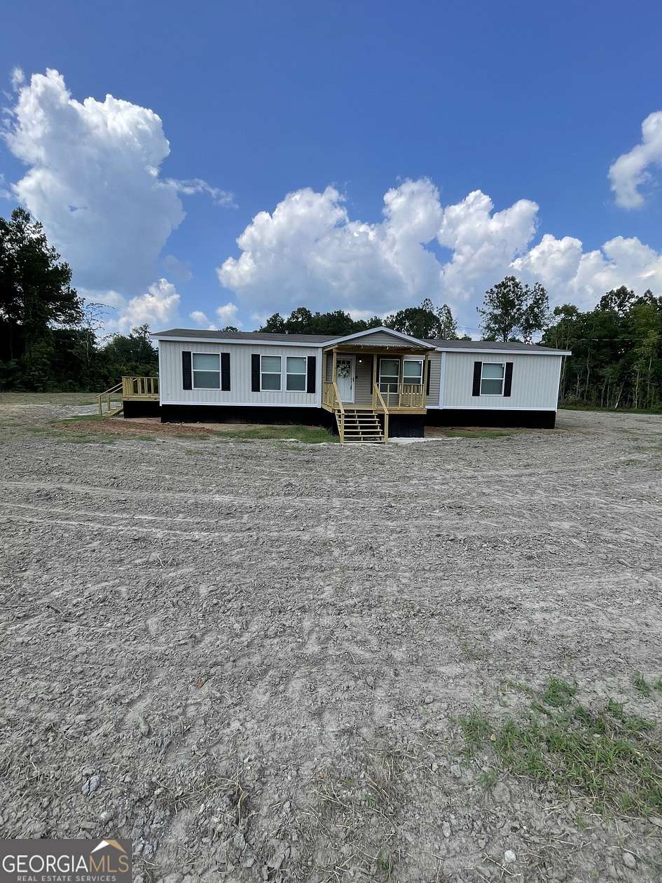 2.84 Acres of Residential Land with Home for Sale in Nahunta, Georgia
