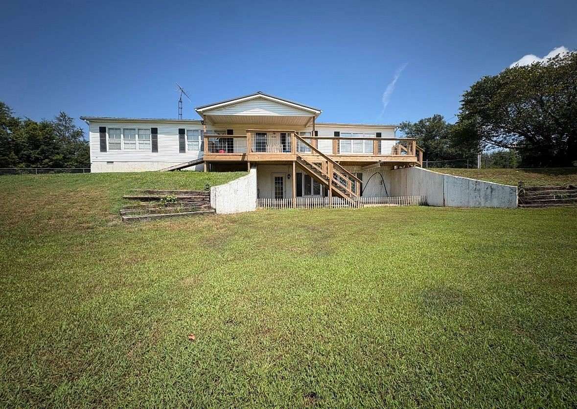 9 Acres of Residential Land with Home for Sale in Bowling Green, Kentucky