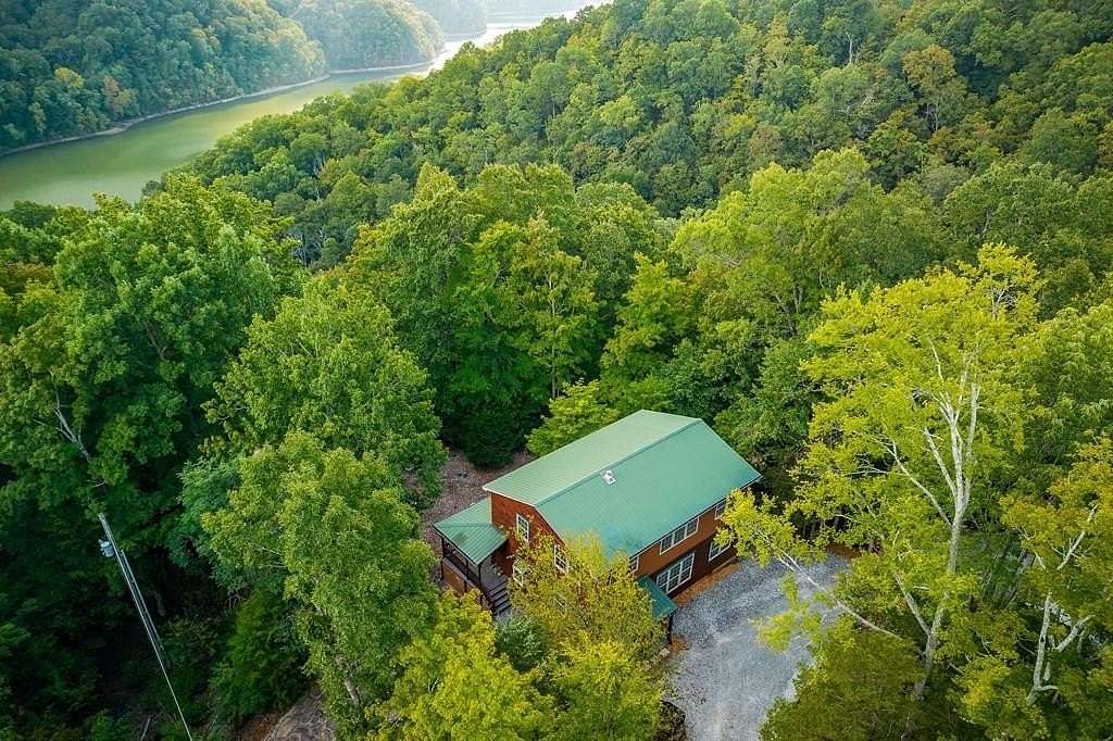 5.23 Acres of Residential Land with Home for Sale in Allons, Tennessee