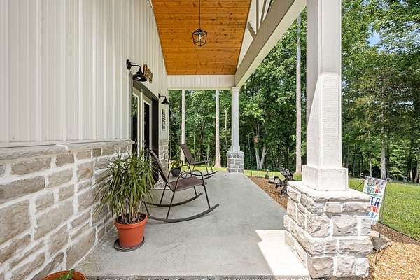 5 Acres of Residential Land with Home for Sale in Tullahoma, Tennessee