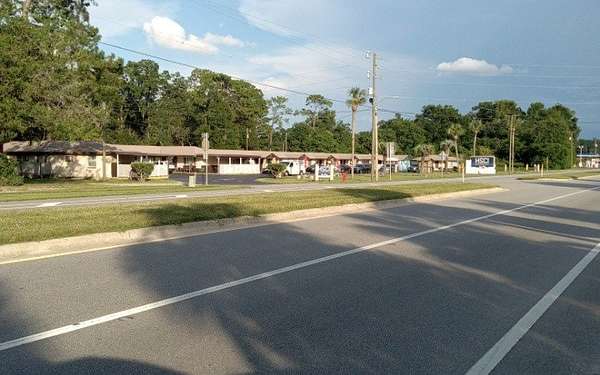 2 Acres of Improved Commercial Land for Sale in High Springs, Florida