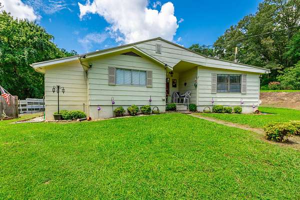 4 Acres of Residential Land with Home for Sale in Hixson, Tennessee