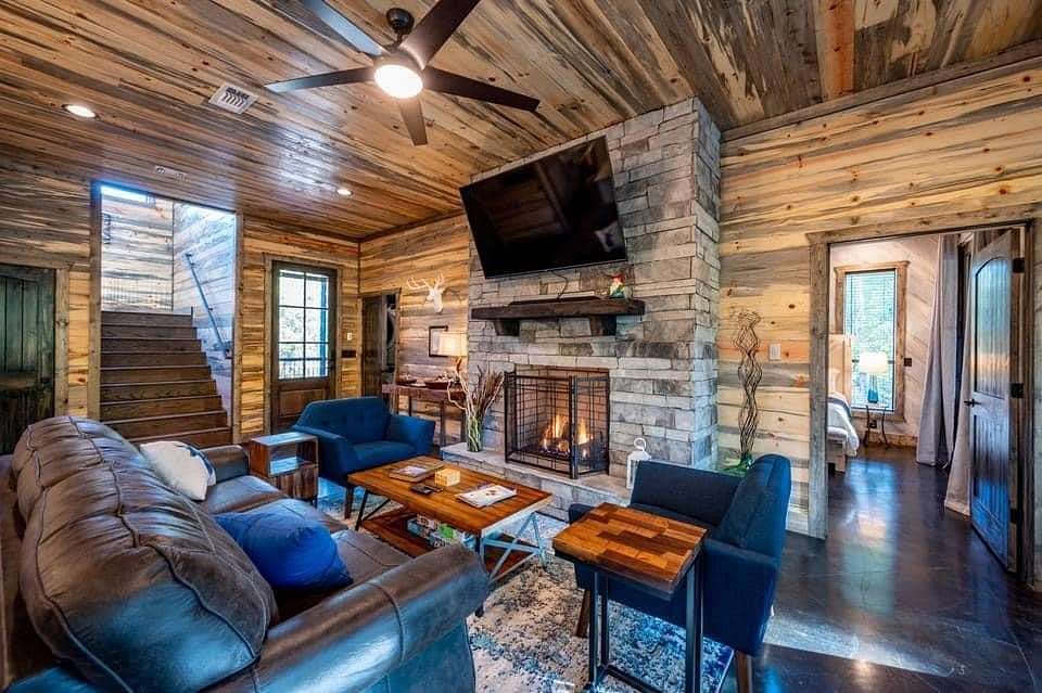 1.59 Acres of Residential Land with Home for Sale in Broken Bow, Oklahoma