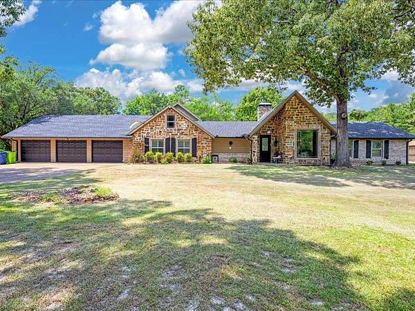 4.86 Acres of Land with Home for Sale in Lufkin, Texas