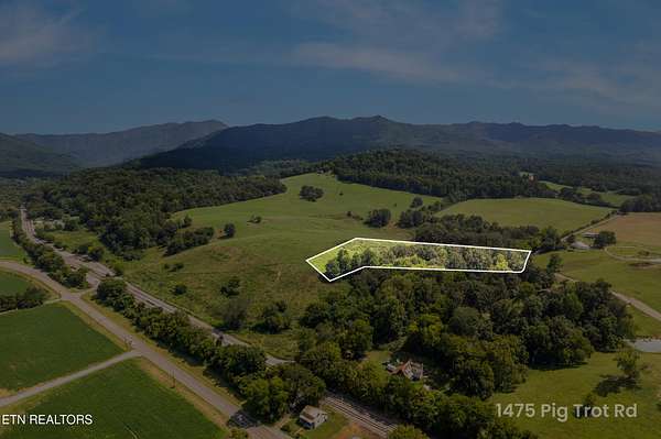 5 Acres of Residential Land for Sale in Newport, Tennessee