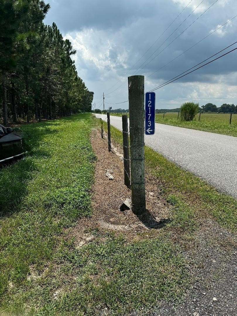 5 Acres of Residential Land for Sale in Oxford, Florida
