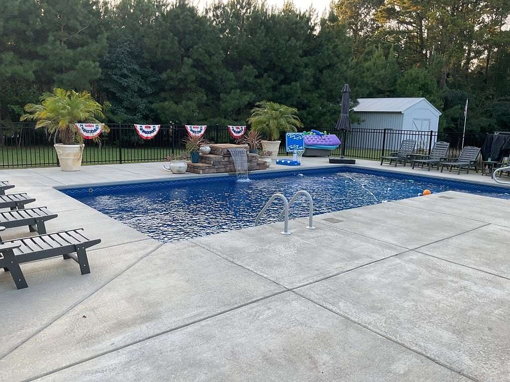 5 Acres of Residential Land with Home for Sale in Luverne, Alabama